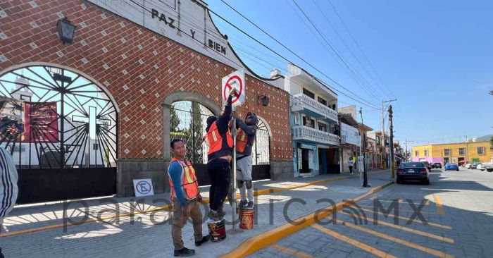 Instalan nuevas señaléticas en avenidas de Amozoc