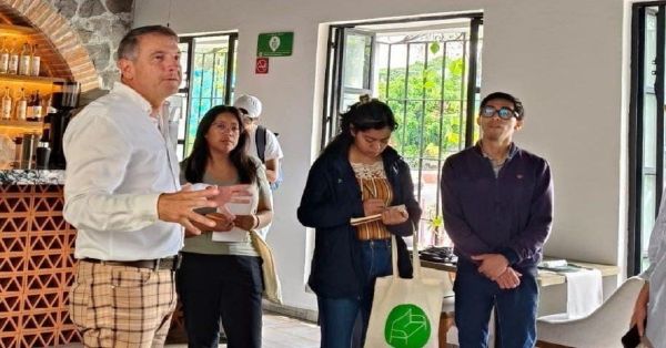 Recorren estudiantes del Tec de Monterrey Centro Histórico