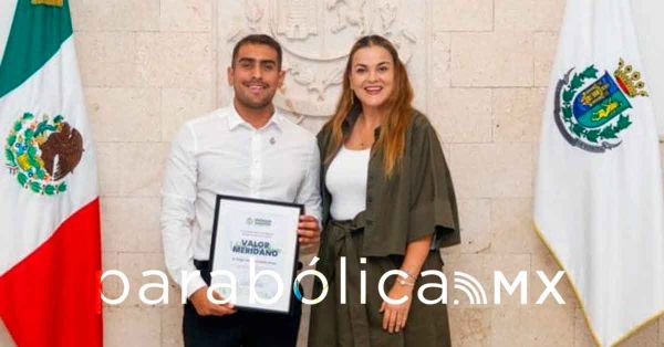 Reconocen en M&eacute;rida a piloto que salv&oacute; la vida de 215 tras una falla en el motor de un avi&oacute;n