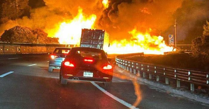 Explota pipa en la M&eacute;xico-Puebla; cierran la circulaci&oacute;n por horas