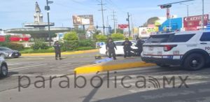 Fallece motociclista tras caer en la rotonda de la China Poblana