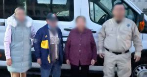 Reúnen a adulto mayor extraviado en Huamantla con su familia en Puebla