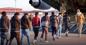 Recibe M&eacute;xico a 5 mil 446 extranjeros deportados de EE.UU. por "razones humanitarias"