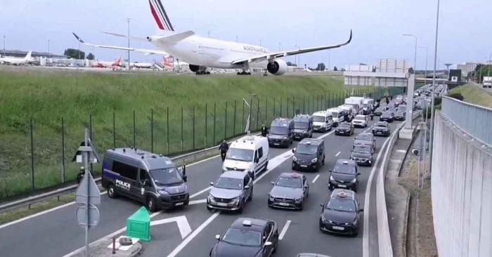 Deja huelga de Taxistas en París tráfico de 400 km