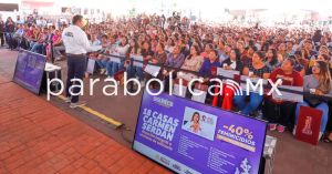 Entrega Armenta llaves de los Centros LIBRE Casas Carmen Serdán en Calpan y Santa Isabel Cholula.