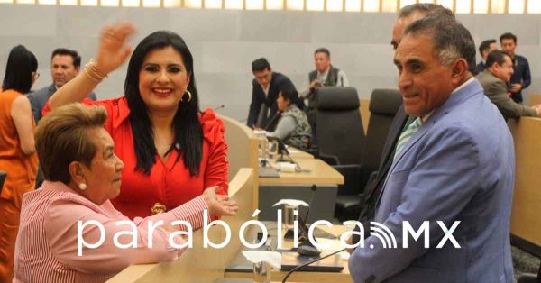 &ldquo;Siempre han vendido espejitos&rdquo;, se lanza Delfina Pozos contra MC