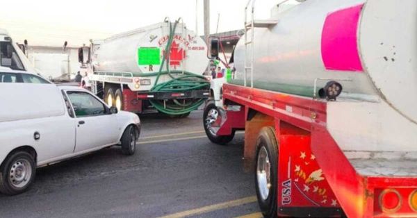 Bloquean piperos la M&eacute;xico-Texcoco; protestan por cierres de pozos de agua