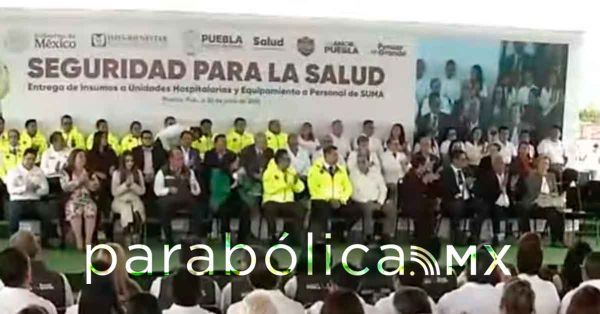 Encabeza Armenta la entrega de insumos médicos en Puebla