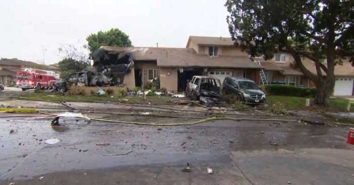 Se estrella avión pequeño en San Diego, California; hay varios muertos