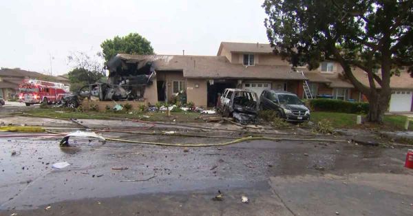 Se estrella avión pequeño en San Diego, California; hay varios muertos