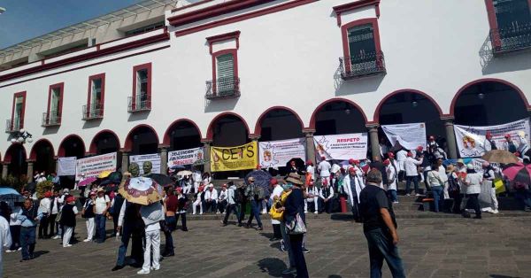 Se manifiestan trabajadores del sector salud de Puebla