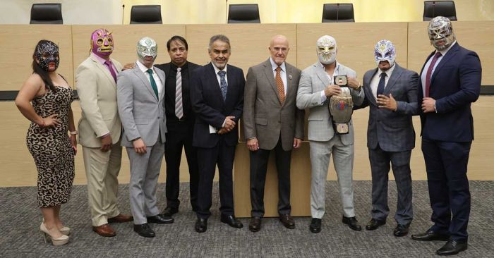 Entrega Congreso reconocimiento &ldquo;Orgullo Poblano&rdquo; a integrantes de lucha libre y familia Lutteroth