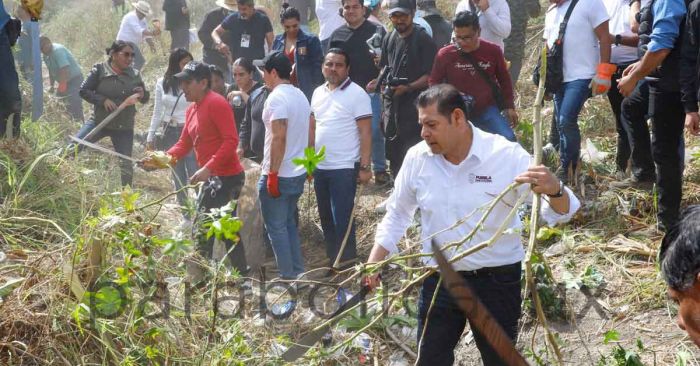 Encabeza Armenta quinta faena en dren de Valsequillo en Tehuacán