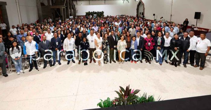 Se pronuncia Bety Sánchez por una educación integral, con valores y sana convivencia