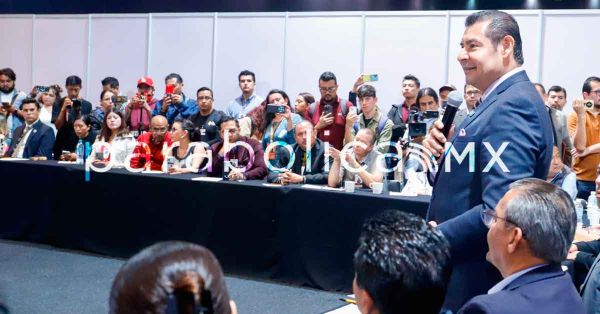 Acude Armenta al Foro Metropolitano “Construyendo las Metrópolis del Presente”