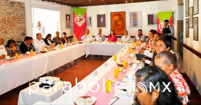 Rinden protesta las presidentas de los subsistemas DIF de las 17 juntas auxiliares de la capital