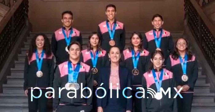 Recibe Sheinbaum a deportistas mexicanos que participaron en el Mundial de Singapur 2025