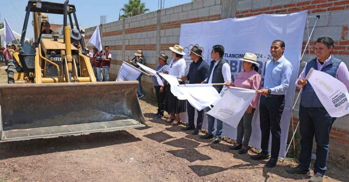 Redignifica a Cuautlancingo la pavimentación de calles: Omar Muñoz