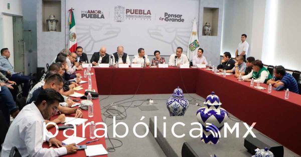 Firma Segob acuerdos con la AMOTAC para reabrir carreteras poblanas