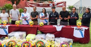 Inaugura Tonantzin Fernández talleres de fútbol del Club Puebla