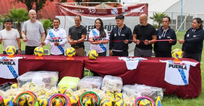 Inaugura Tonantzin Fern&aacute;ndez talleres de f&uacute;tbol del Club Puebla