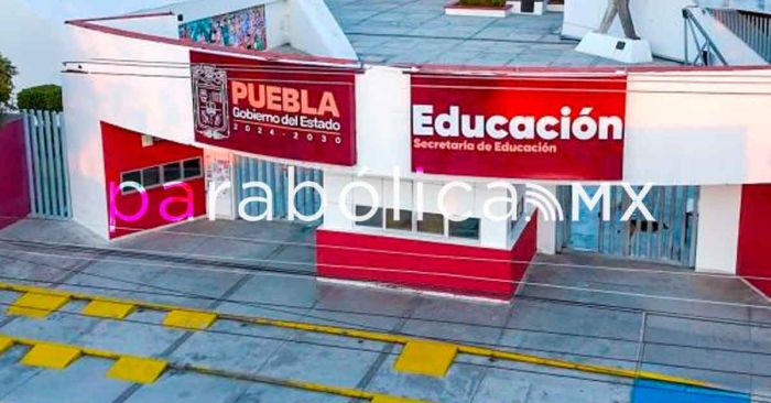 Responde SEP Puebla ante atraso de titulación en la universidad Benito Juárez de Cuetzalan