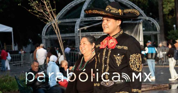 Minuto a minuto: Festejan poblanas y poblanos la noche del Grito de Independencia