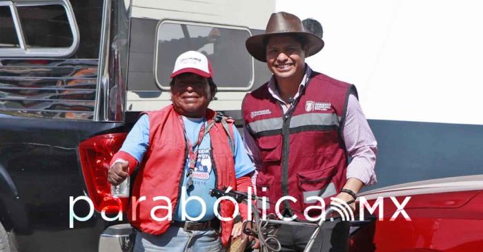 Realiza Omar Muñoz un recorrido para dialogar con los habitantes de Cuautlancingo