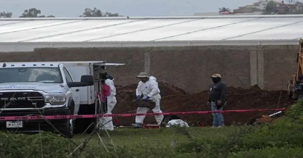 Sube a 235 el número de bolsas con restos humanos en la fosa de Las Agujas, Zapopan