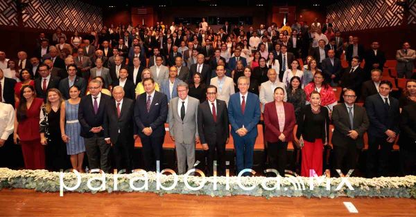 Llama Ricardo Monreal a reflexionar sobre la Constitución desde Puebla