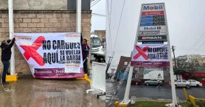 Exhibe Profeco con lonas a gasolineras con costos elevados