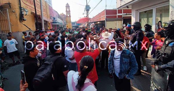 Chocan ambulantes y policías en el Centro de Izúcar de Matamoros