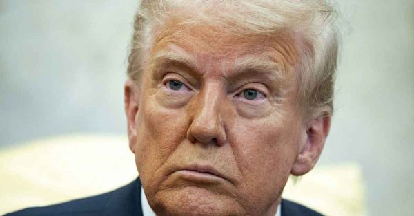 Analiza Trump aplicar aranceles a semiconductores