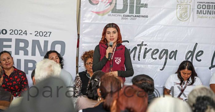 Entrega Tere Alfaro lentes a personas en situación vulnerable