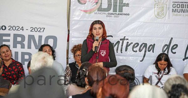 Entrega Tere Alfaro lentes a personas en situación vulnerable