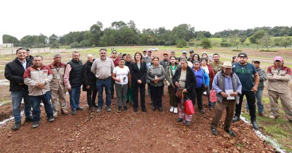 Entrega Bety S&aacute;nchez primeros lotes del pante&oacute;n Luz Eterna en Zacatl&aacute;n