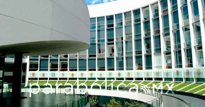 Sin hablar de Hernán Bermúdez, Adán Augusto acude a reunión de la Jucopo al Senado