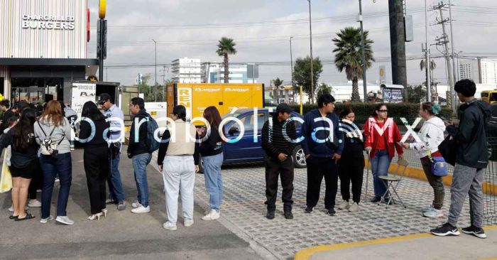 Buscan poblanos un año de hamburguesas gratis