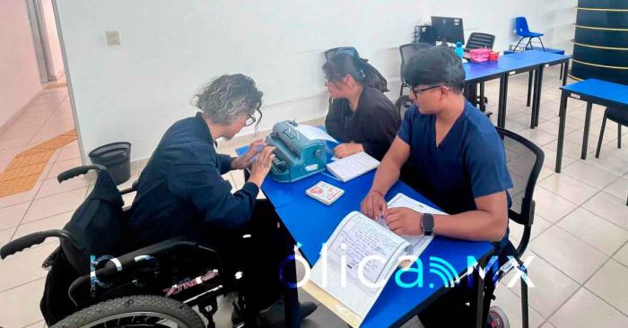 Ofrece DIF estatal terapias a personas con ceguera y debilidad visual