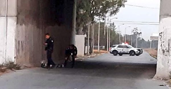 Localizan cuerpo embolsado sobre la Puebla-Orizaba