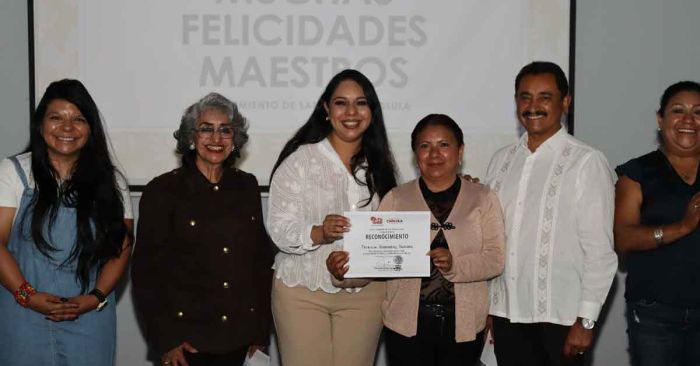 Reconoce Tonantzin Fernández labor docente en espacios comunitarios