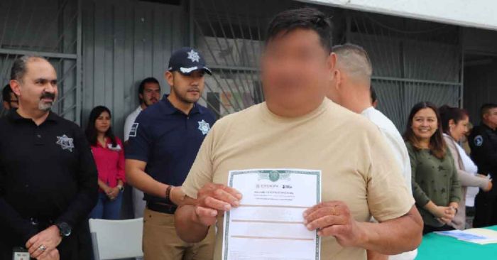 Entregan INEA y San Pedro Cholula certificados a reos del centro penitenciario