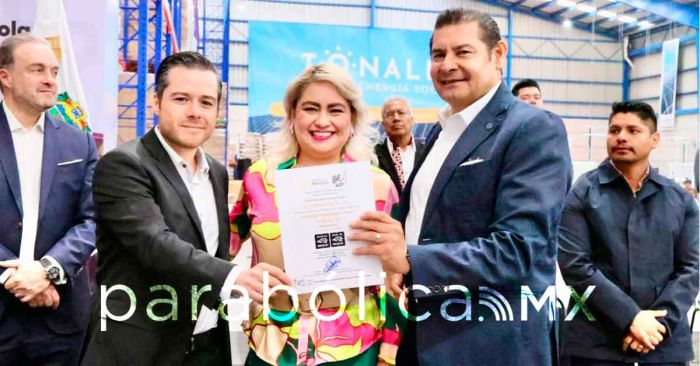 Entrega Economía el Sello &quot;Hecho en México&quot; a los Paneles Solares Tonalli