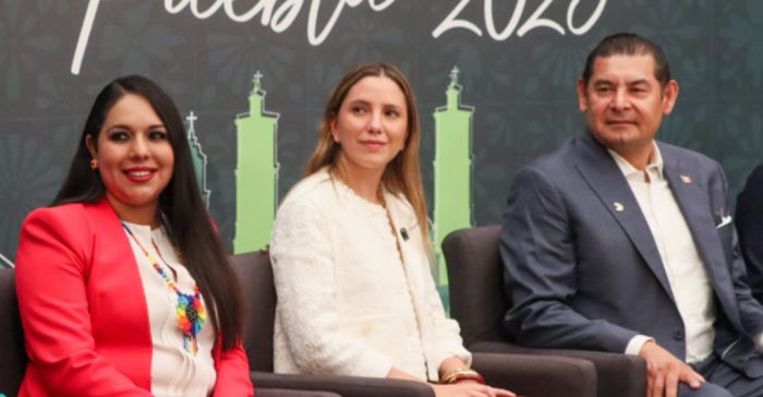 Acompaña Tonantzin Fernández a Alejandro Armenta a presentación del Mundial de Voleibol de Playa Sub 21