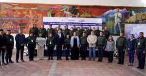 Entrega Lupita Cuautle uniformes a guardias ciudadanos