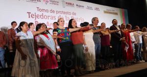 Rinde protesta Laura Artemisa García como Tejedora de la Patria