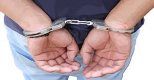 Detienen a Osvaldo, paseaba con una arma en calles de Iz&uacute;car