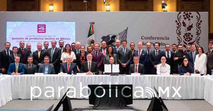 Firma Claudia Sheinbaum acuerdo para aumentar la venta de productos hechos en México