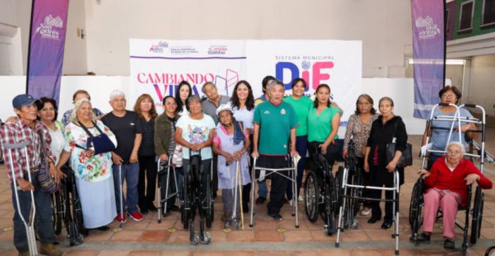Entrega Lupita Cuautle aparatos ortopédicos