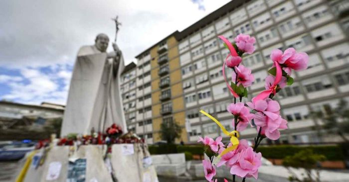Cumple Francisco 28 d&iacute;as internado en el hospital